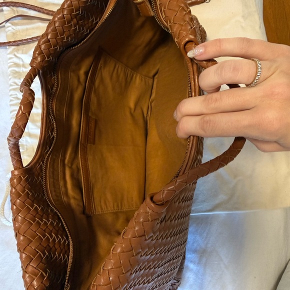 Chic Tan Woven Tote Bag - Picture 3 of 4